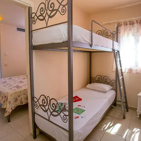 Apartment Studios Akrogiali *
