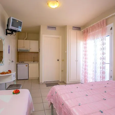 Studios Akrogiali *